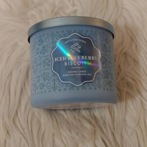 💙FIRM! NWT BATH AND BODY WORKS ICED BLUEBERRY BISCOTTI SCENTED CANDLE